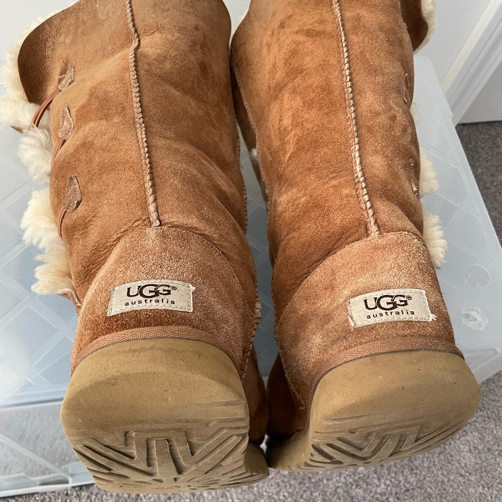 Triple Button Up Chestnut Uggs - image 6